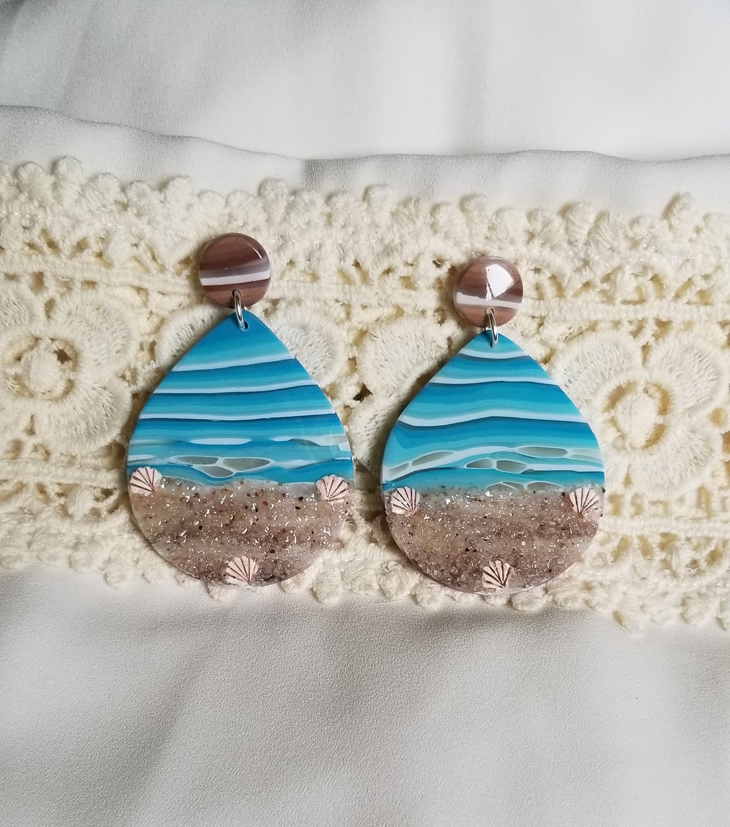 Beachy Vibes - Charlotte - brown studs