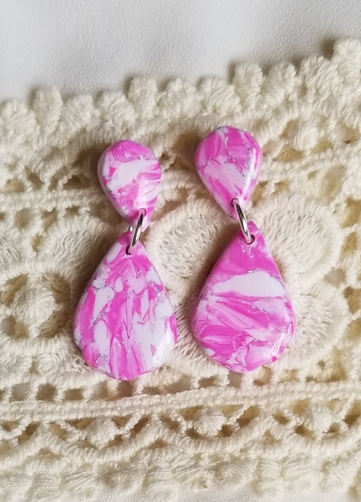 Marbled - Violet Statement Earrings - Hot Pink and White