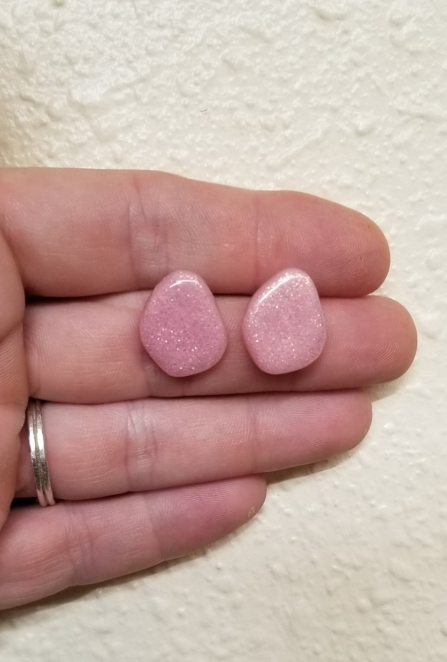 Pebble Stud - Pink Glitter