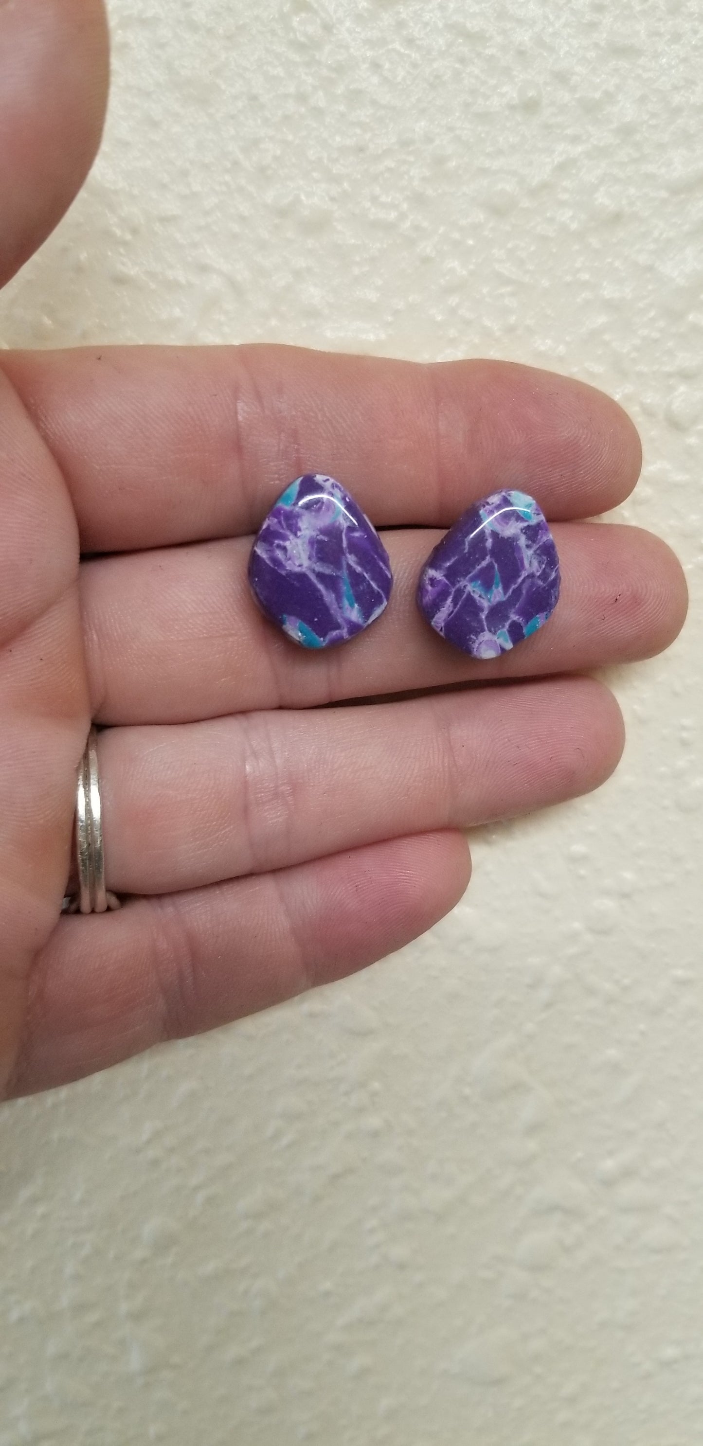 Pebble Stud - Purple marble