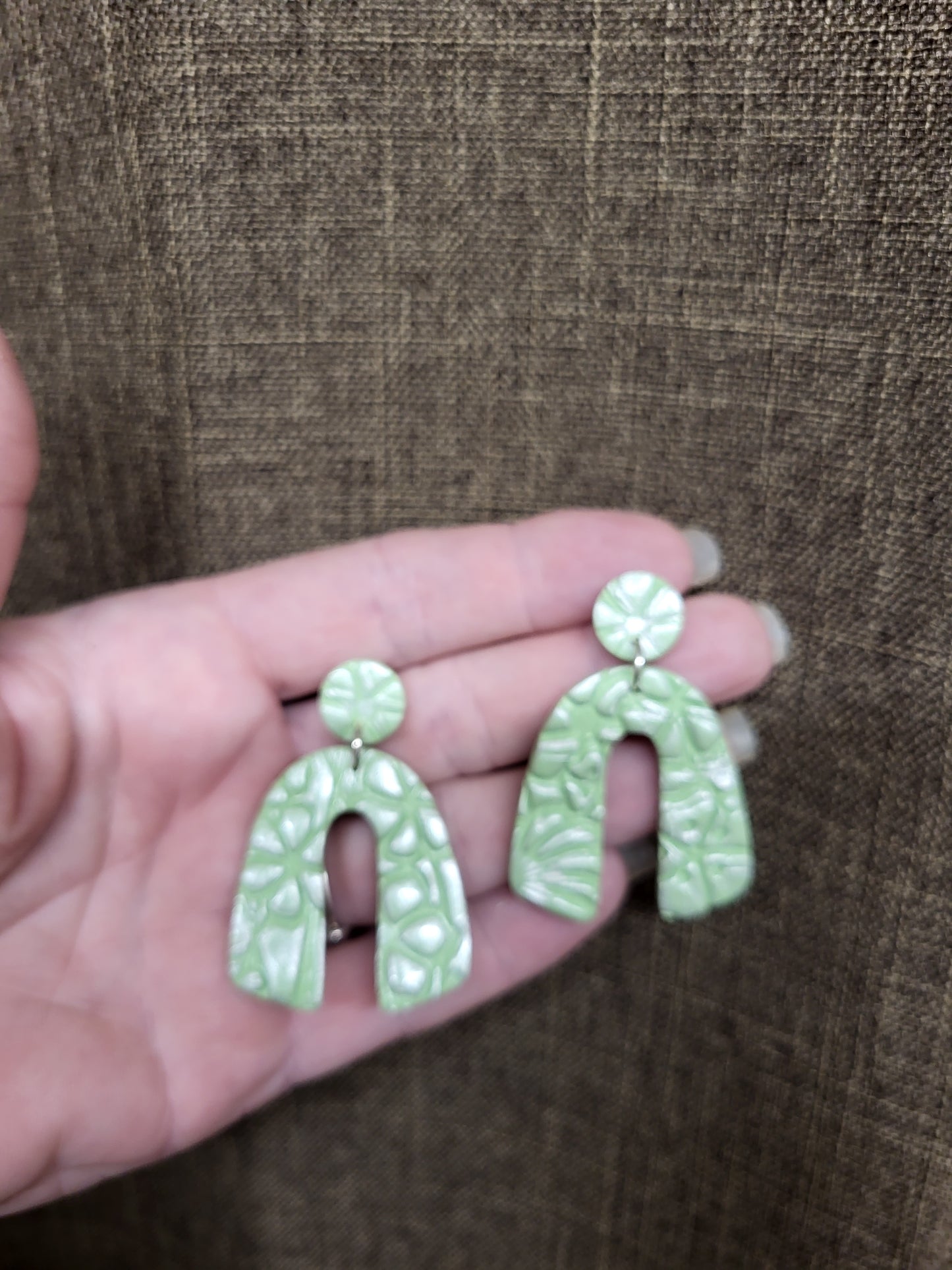 Pastels - Olivia Statement Earrings - Green Flower Textured - Medium