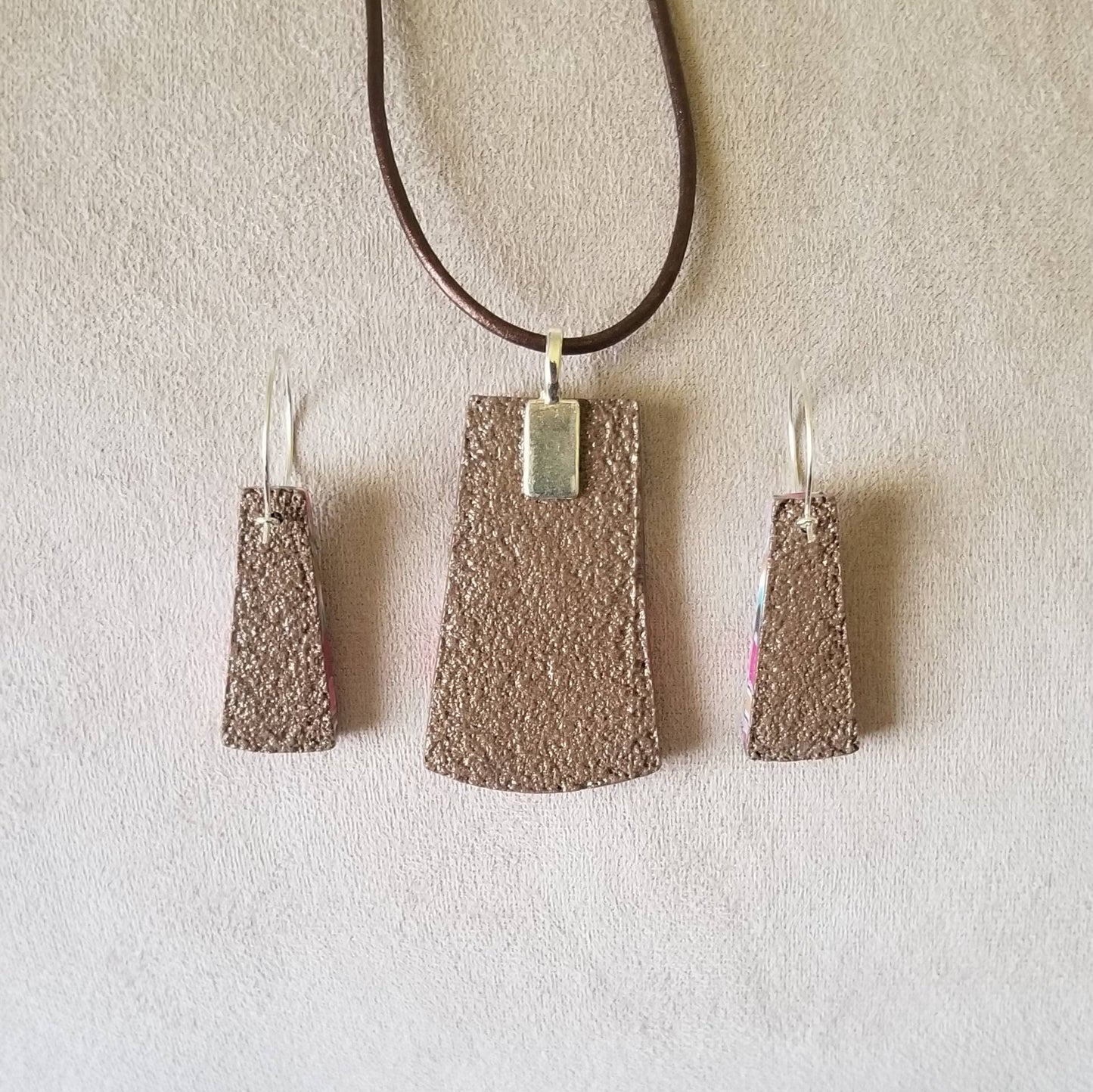 Klimt - Pendant and Earring Set - Fushia, Gold, & Black