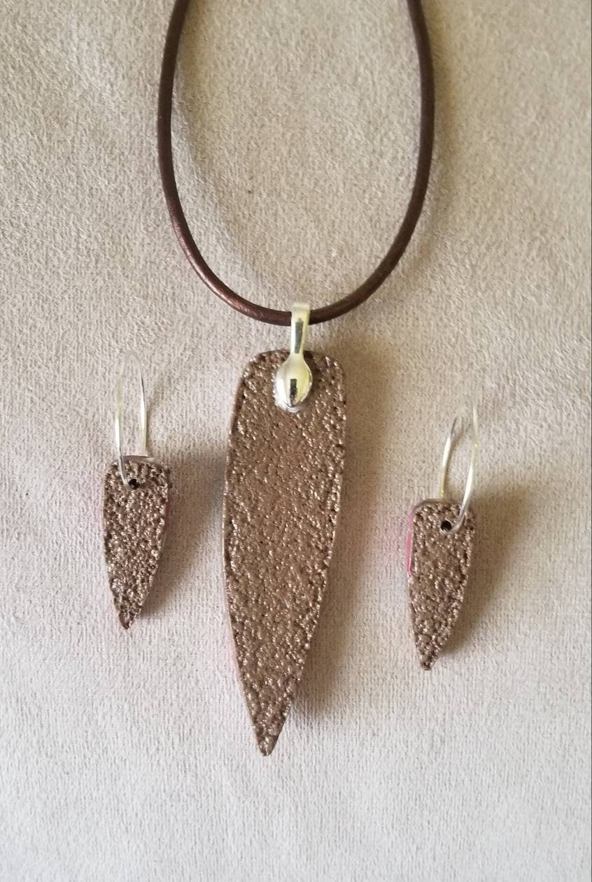 Klimt - Pendant and Earring Set - Fushia, White, and Gold Dagger